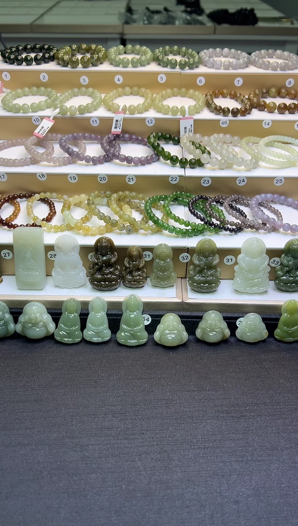 颈饰未镶嵌和田玉84号链接有黑点 约卡19*14*7