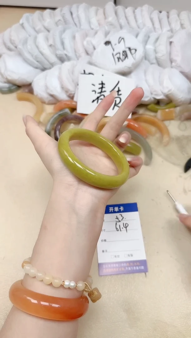 未镶嵌手镯石英质玉53/61.4