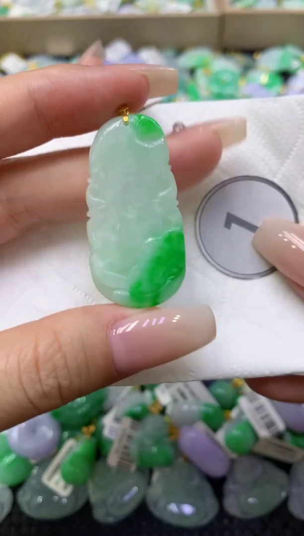 颈饰18K金镶嵌翡翠天然缅甸翡翠A货