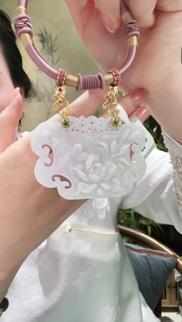 颈饰未镶嵌翡翠吊坠