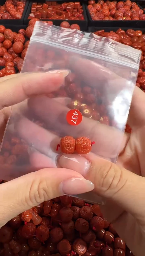 南红玛瑙未镶嵌颈饰1