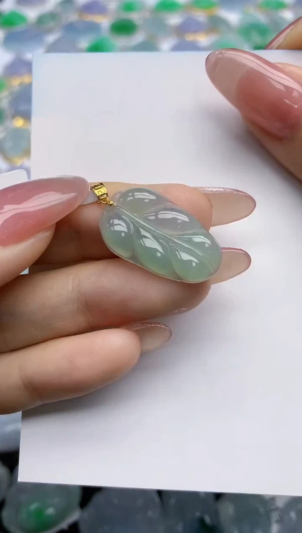 【闪购商品】翡翠挂件18K金镶嵌天然翡翠A货