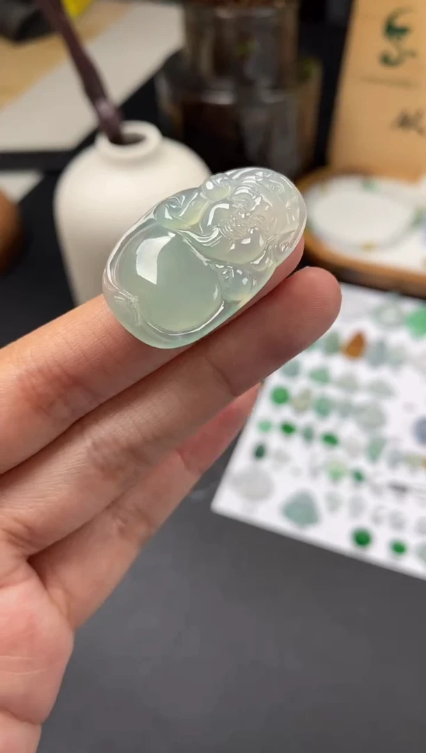 翡翠未镶嵌颈饰翡翠冰晴财神