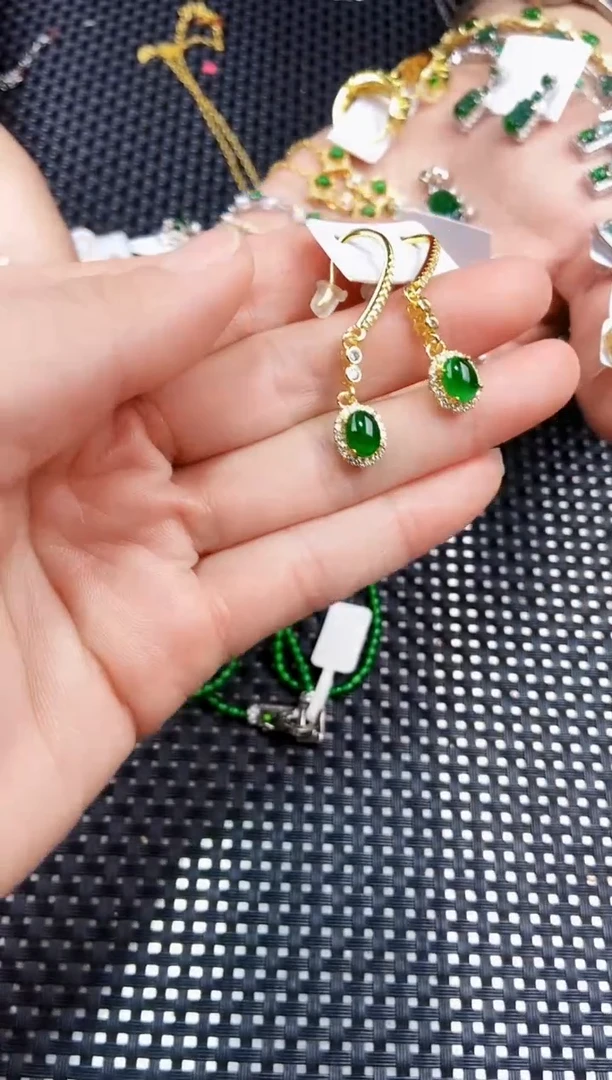 【闪购商品】翡翠耳饰未镶嵌1111111111