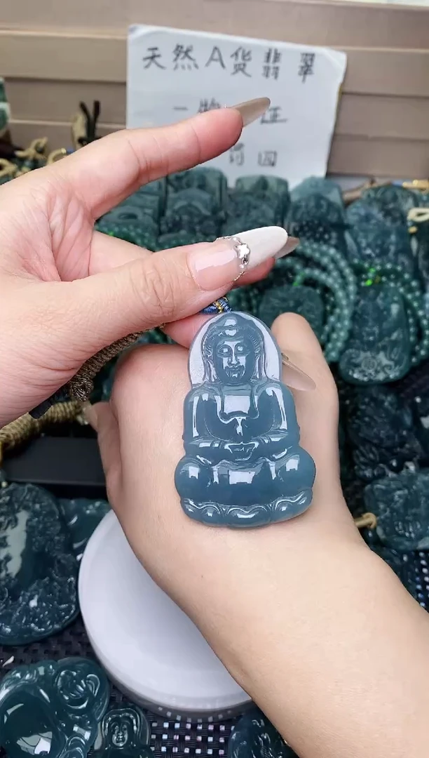 颈饰未镶嵌翡翠