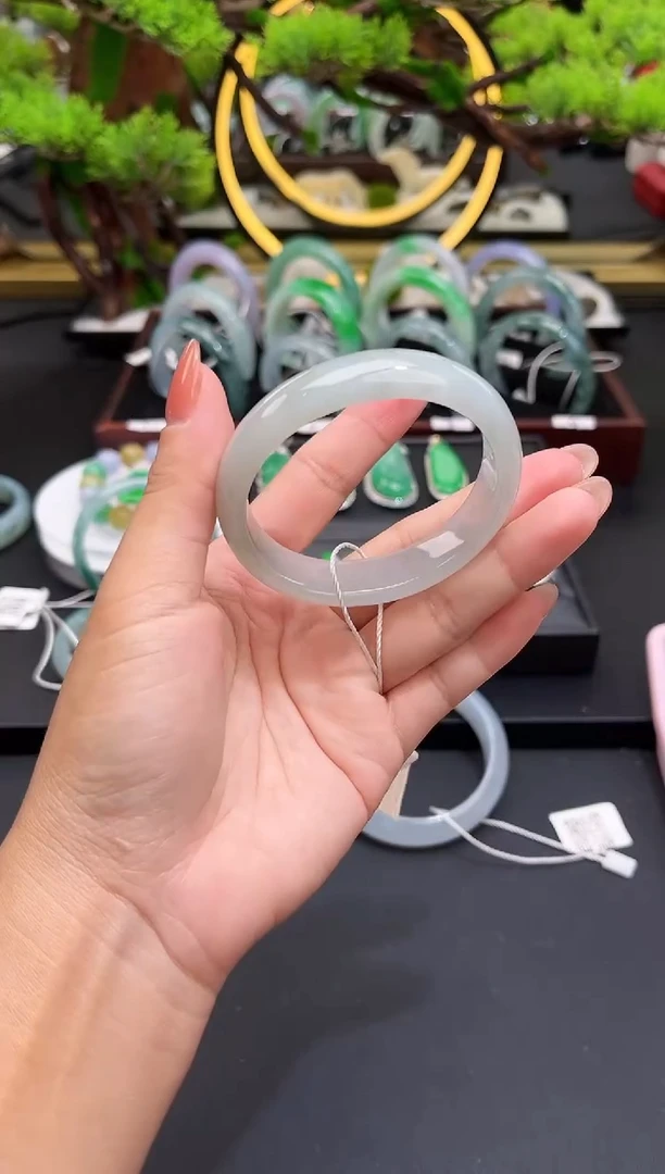 未镶嵌手镯翡翠手镯