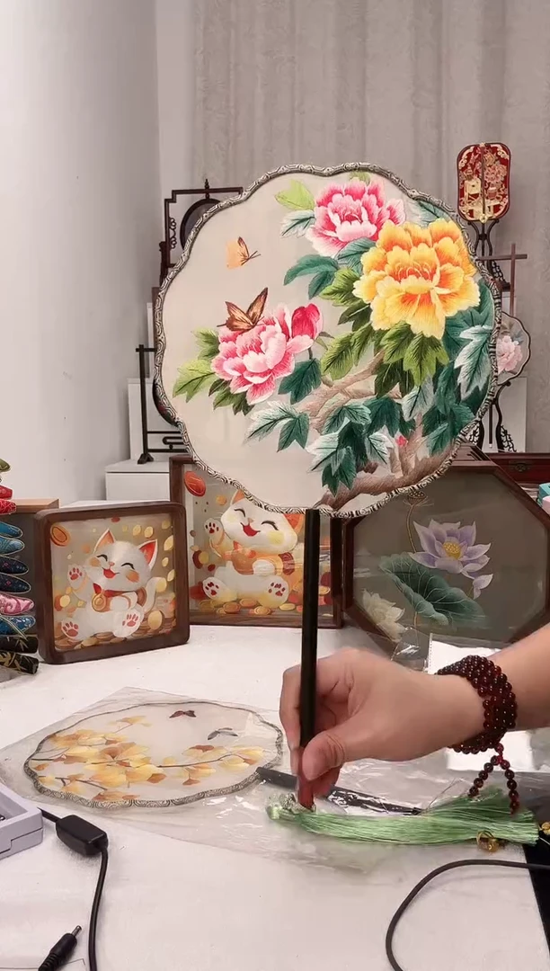 扇子苏绣作品手工团扇