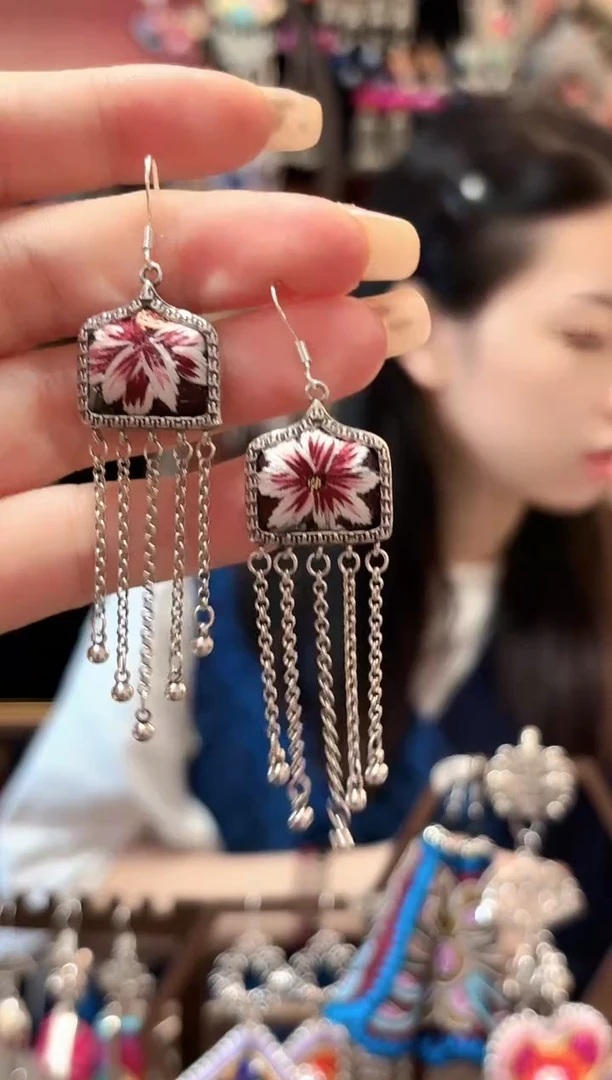 织绣云织谣民族风精美饰品   459