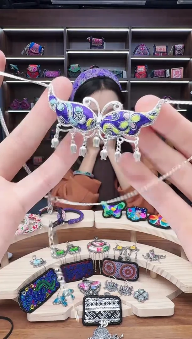 织绣72蒙阿苏苗绣传承店