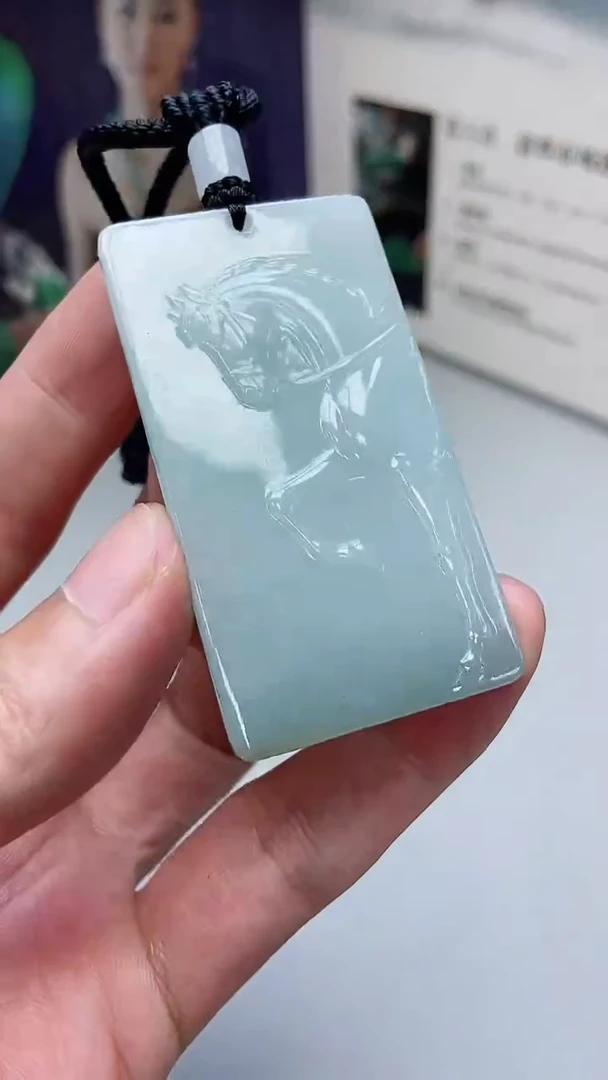 翡翠未镶嵌颈饰吊坠