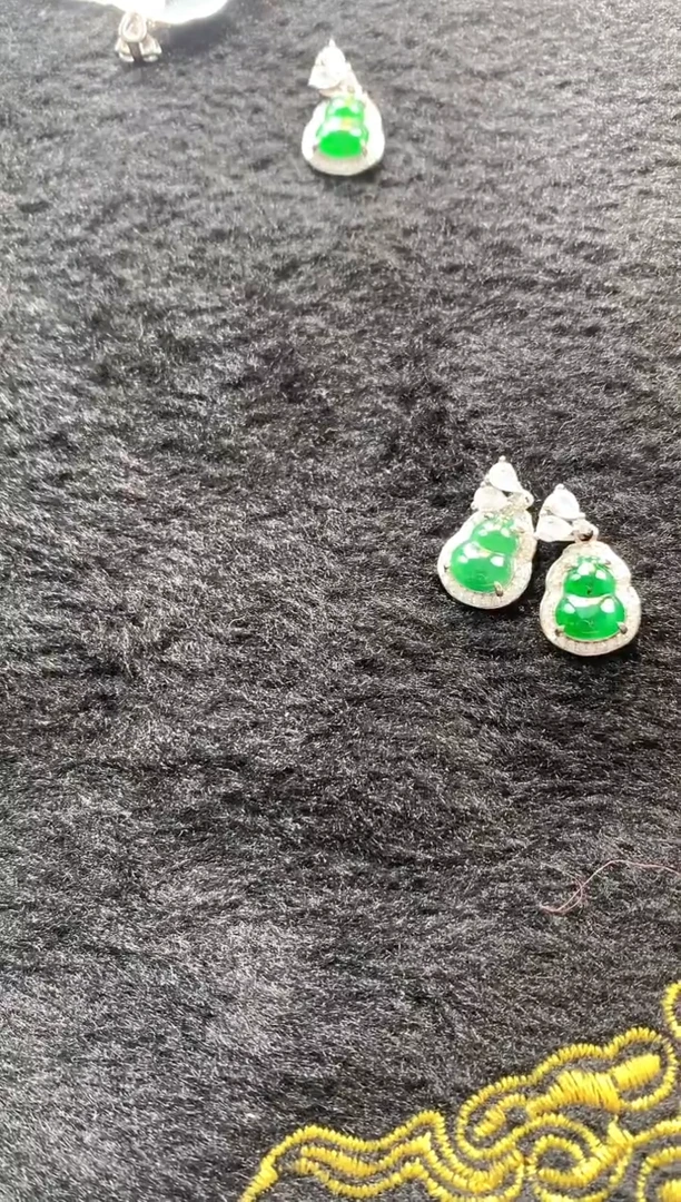 【闪购商品】翡翠颈饰银S925镶嵌mini辣绿葫芦 送银链