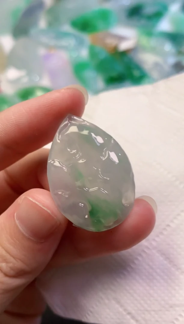 颈饰未镶嵌翡翠