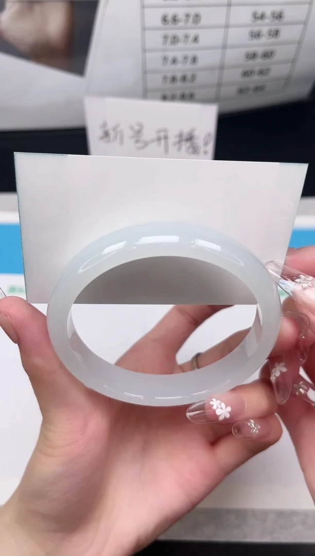 未镶嵌手镯石英质玉138-65.2