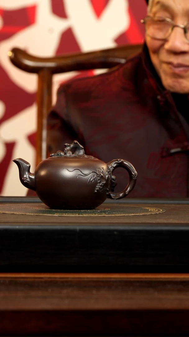 【闪购商品】紫砂茶壶ZCP 紫檀泥  松鼠葡萄 330cc