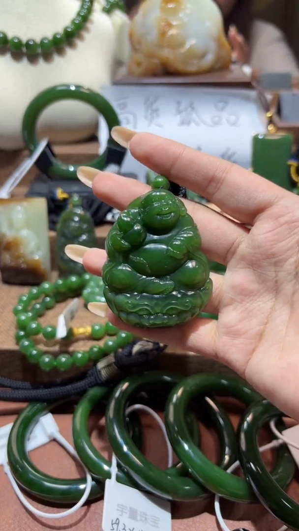 颈饰未镶嵌和田玉（碧玉）1