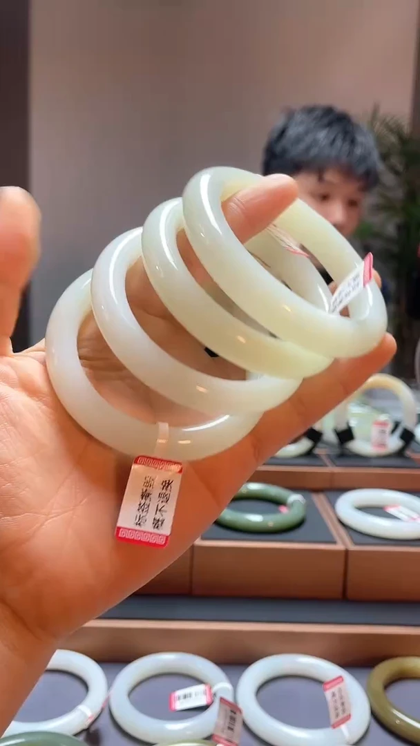 【闪购商品】和田玉手镯未镶嵌暖白53-60多样性发一