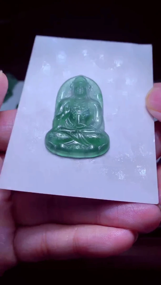 未镶嵌定制翡翠星*。天然缅甸翡翠A货毛货吊坠