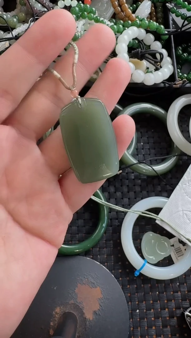 和田玉未镶嵌颈饰无事牌