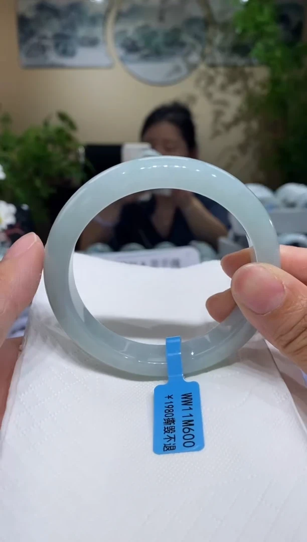 翡翠手镯未镶嵌圈口60
