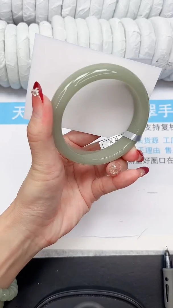 未镶嵌手镯石英质玉153-60.3DK