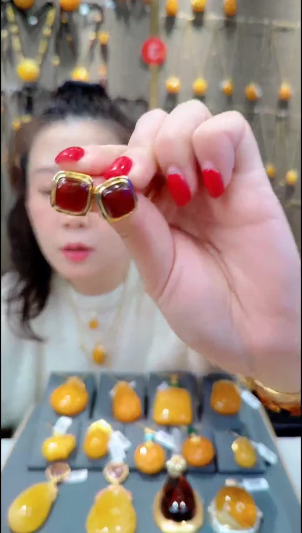 【闪购商品】血珀耳饰银S925镀金镶嵌H852琥珀耳坠