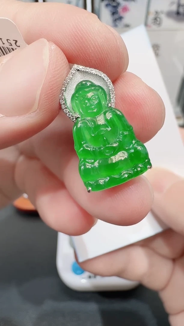 颈饰18K金镶嵌翡翠寄售回流，不退不换