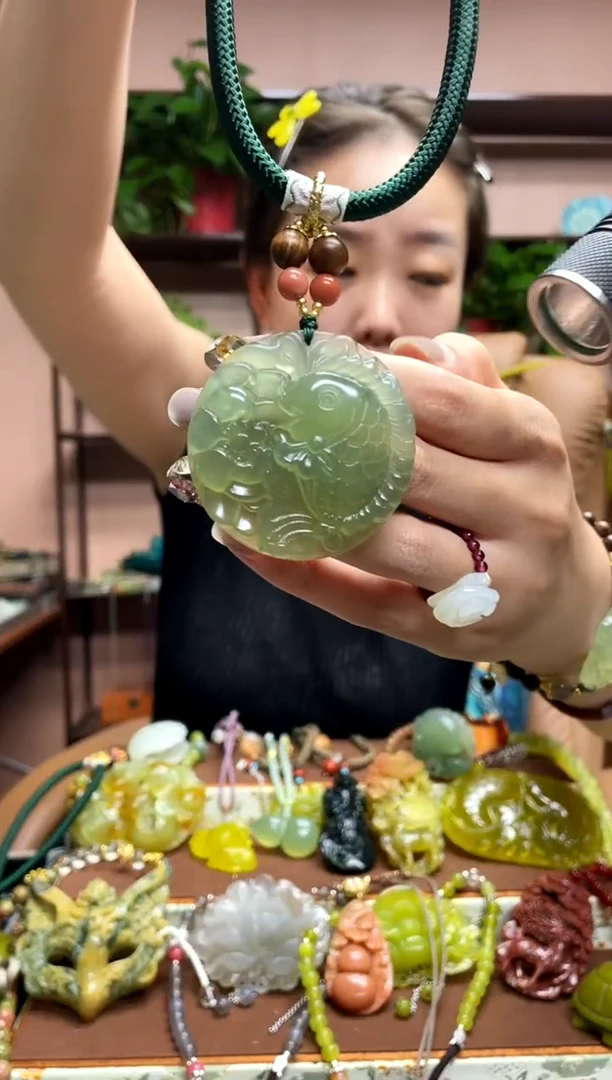 未镶嵌岫玉吊坠·