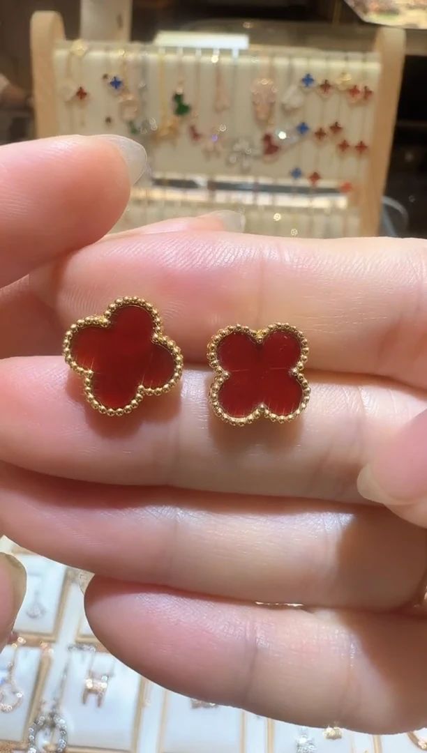 玛瑙/玉髓耳饰18K金镶嵌红花