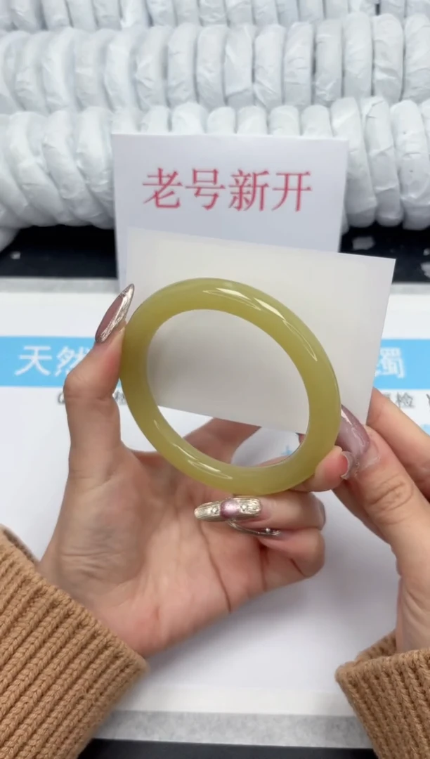 【闪购商品】石英质玉手镯未镶嵌59-63