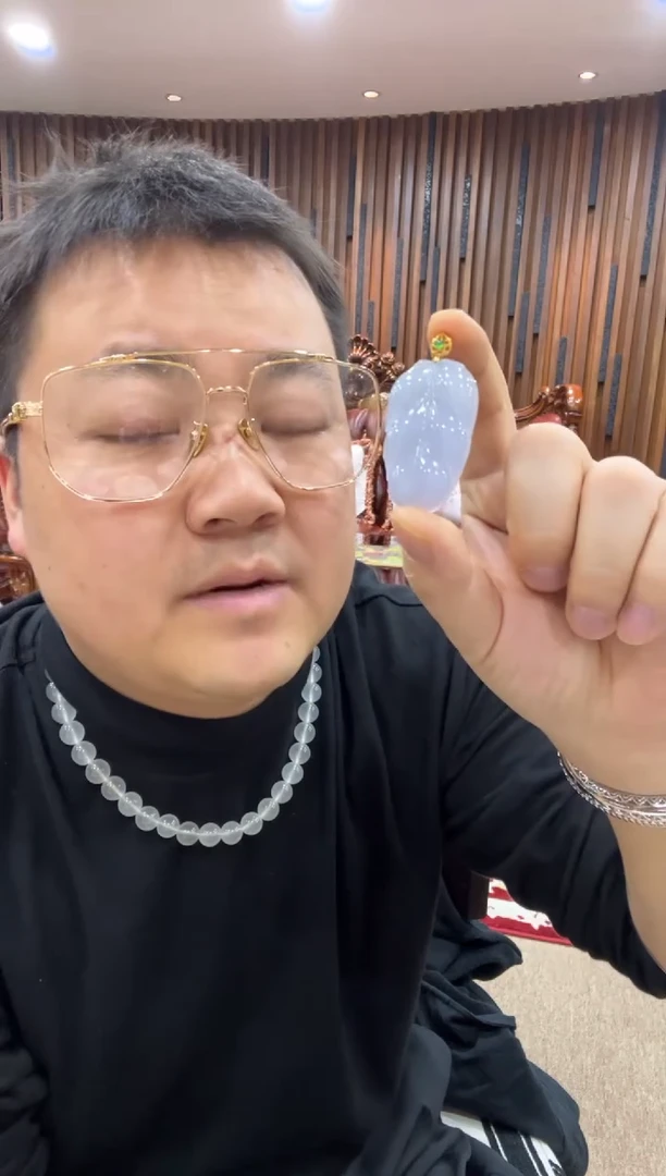 颈饰18K金镶嵌翡翠吊坠