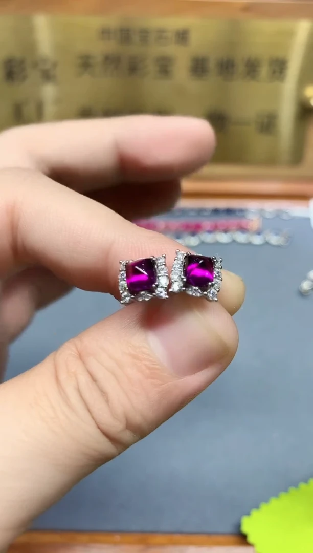 【闪购商品】石榴石耳饰银S925镶嵌........