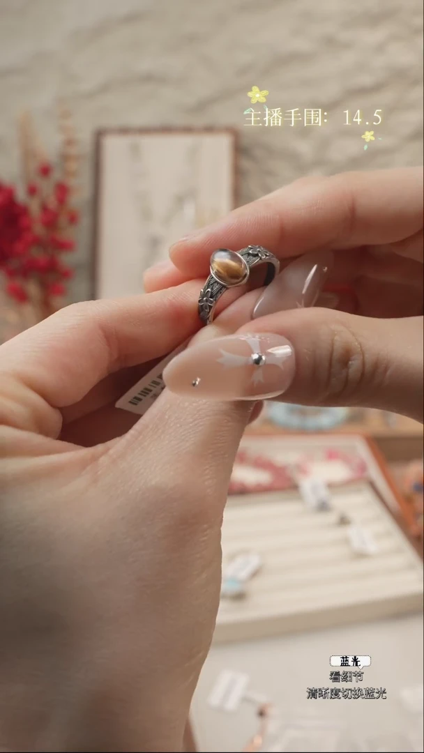 【闪购商品】水晶戒指银S925镶嵌满发戒指一个