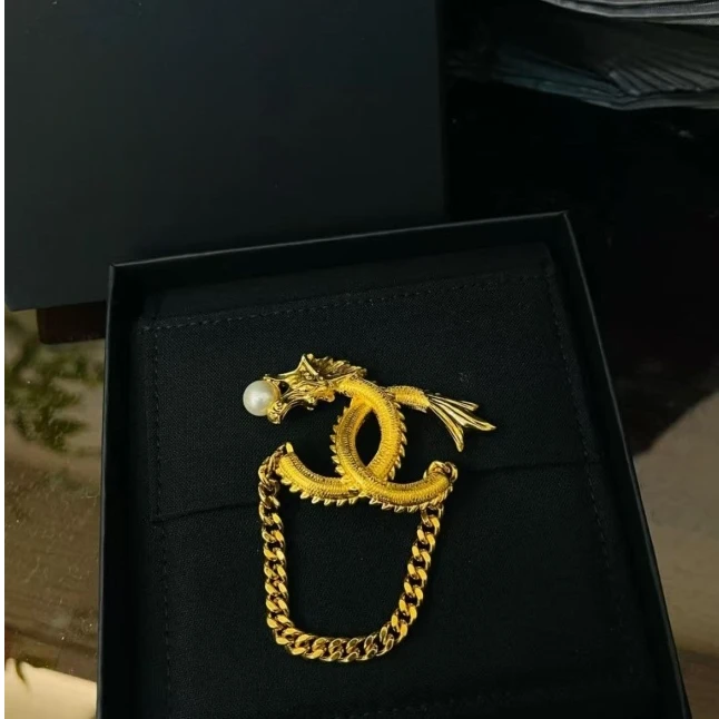 未使用 Chanel/香奈儿 【小池专属】香奈儿24vic限定金色logo胸针