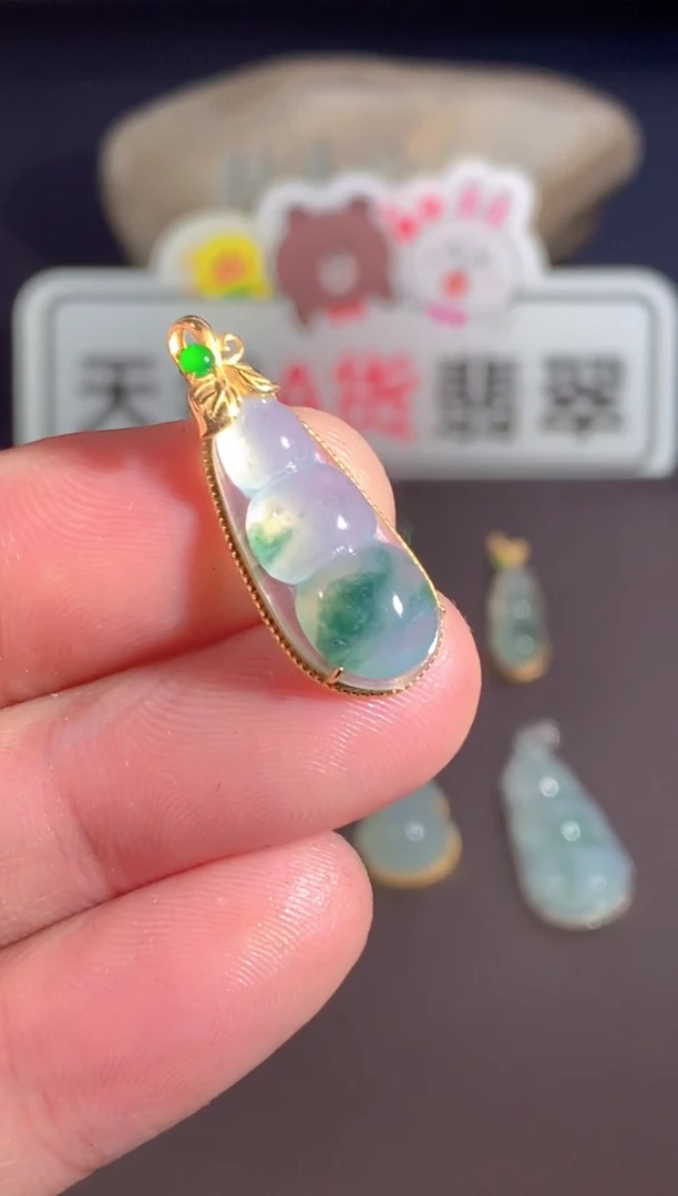 颈饰18K金镶嵌翡翠