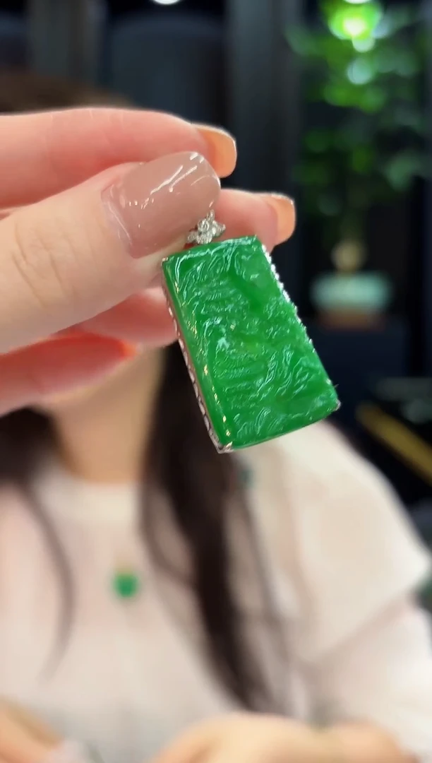 颈饰18K金镶嵌翡翠 缅甸A货/支持复检/一件