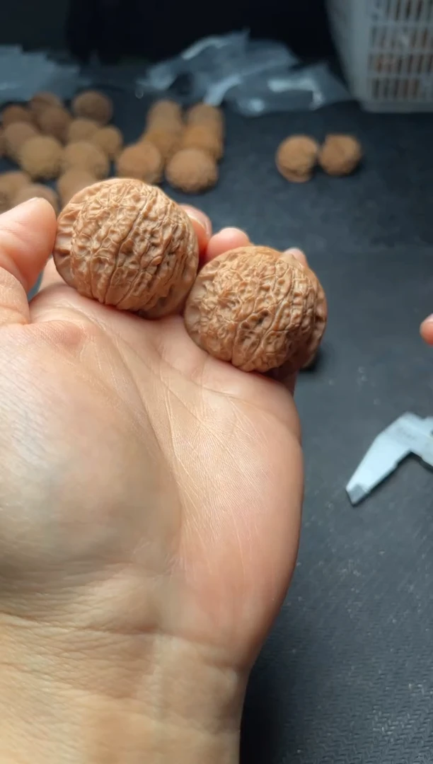 把件文玩核桃w44  血麒麟 38尺