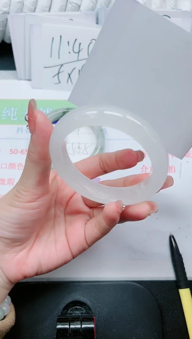 【闪购商品】石英质玉手镯未镶嵌125