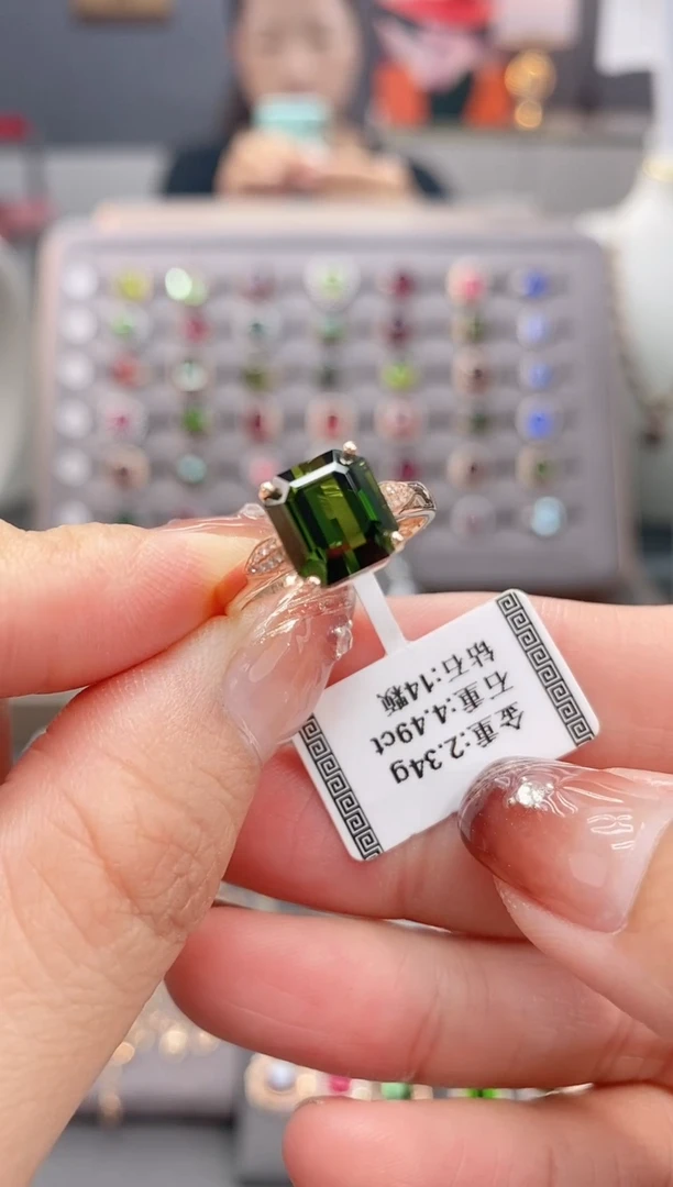 18K金镶嵌戒指碧玺4.49