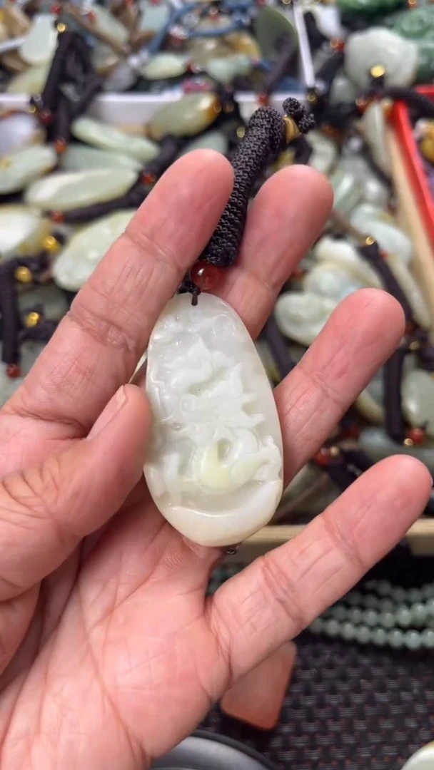 【闪购商品】和田玉颈饰未镶嵌多样性发货没有证书拍一发一有瑕