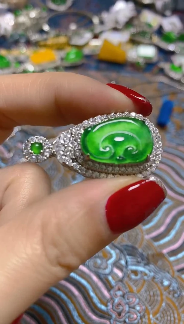 颈饰未镶嵌翡翠天然A货 假一罚四