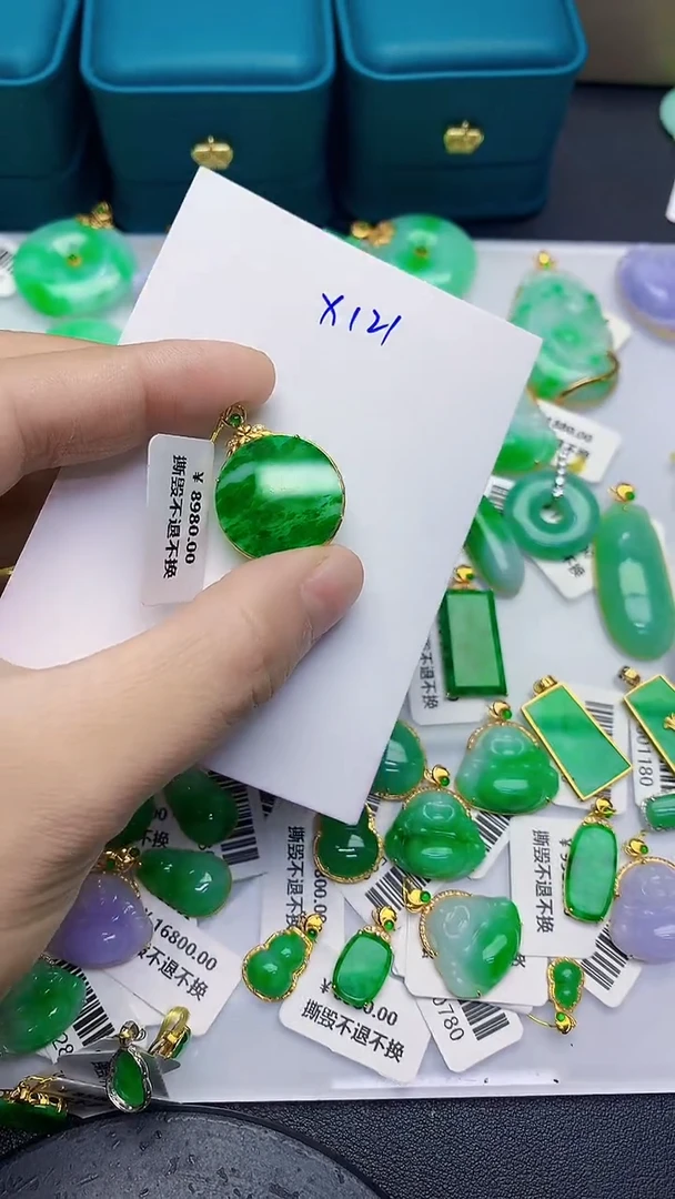 颈饰18K金镶嵌翡翠缅甸天然翡翠A货