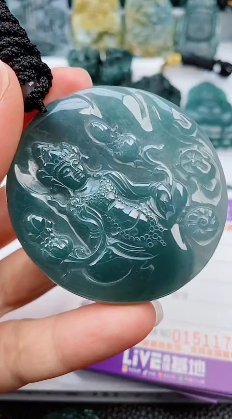 翡翠未镶嵌颈饰