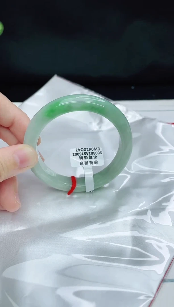 翡翠手镯未镶嵌天然缅甸A货翡翠正56.7