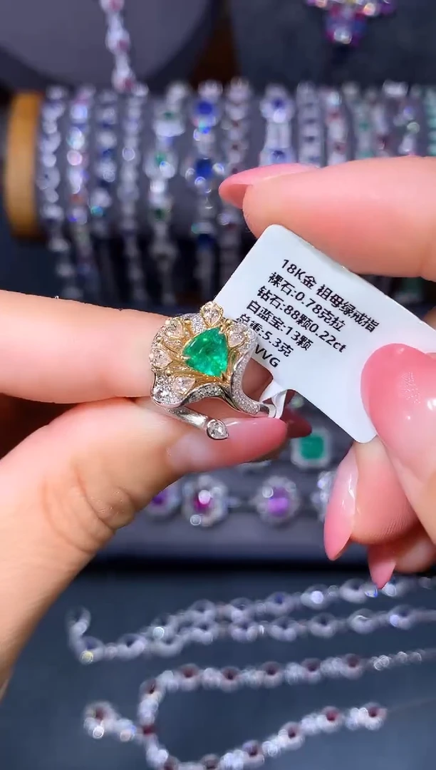 18K金镶嵌戒指祖母绿0.78ct/VVG