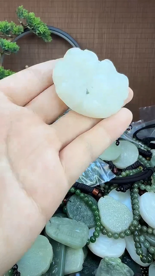 和田玉未镶嵌颈饰1