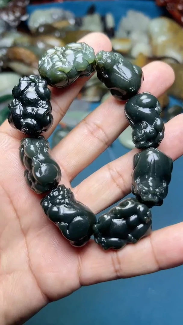 和田玉未镶嵌把件-