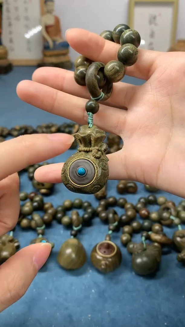 【闪购商品】维腊木（绿檀）把件赚钱袋 盘玩件