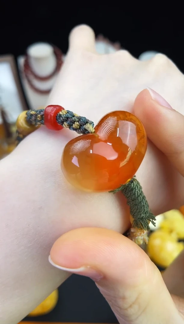 琥珀未镶嵌珠宝奇石柒月