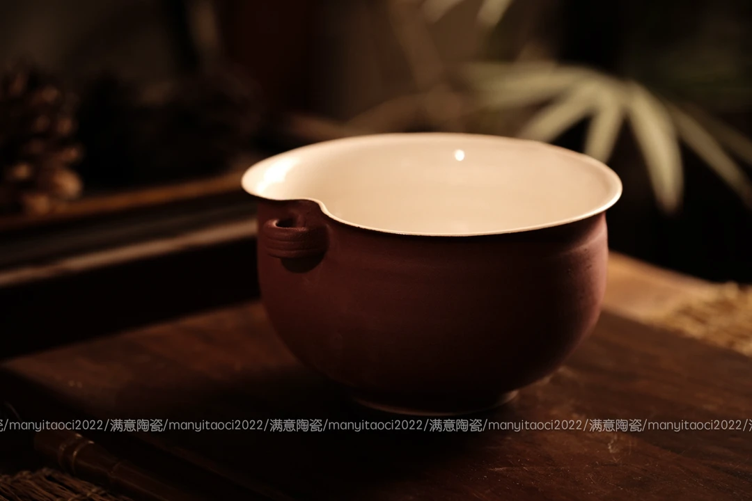 4.5英寸故宫红苹果碗W0427