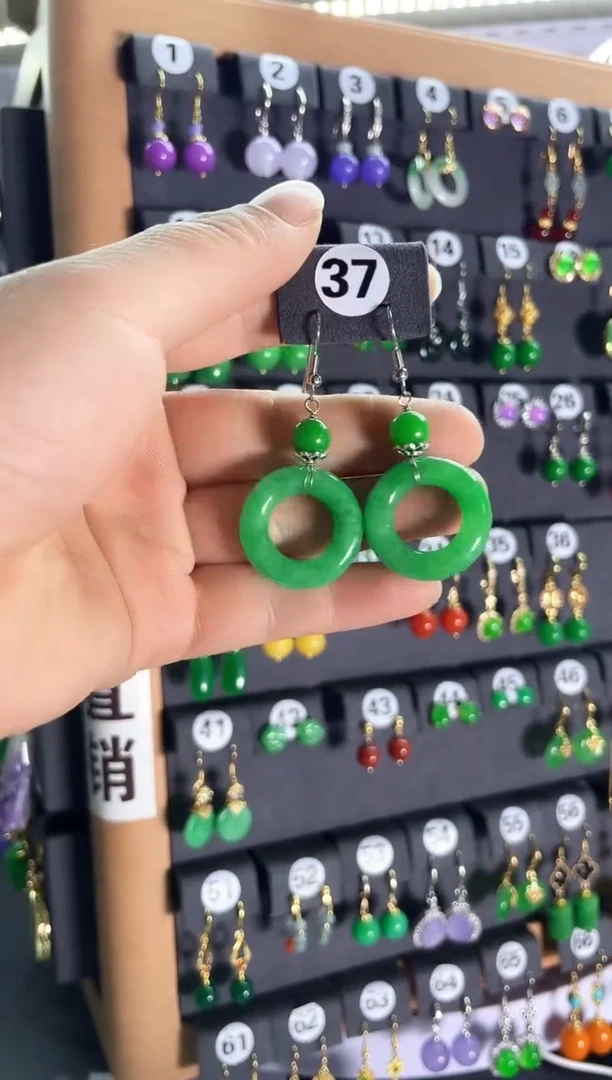 【闪购商品】翡翠耳饰银S925镶嵌37....